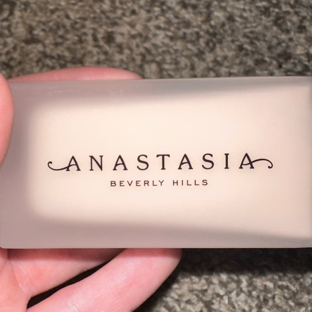 Anastasia Beverly Hills Impeccable Blurring Foundation - 00N Cream Foundation - Picture 11 of 14